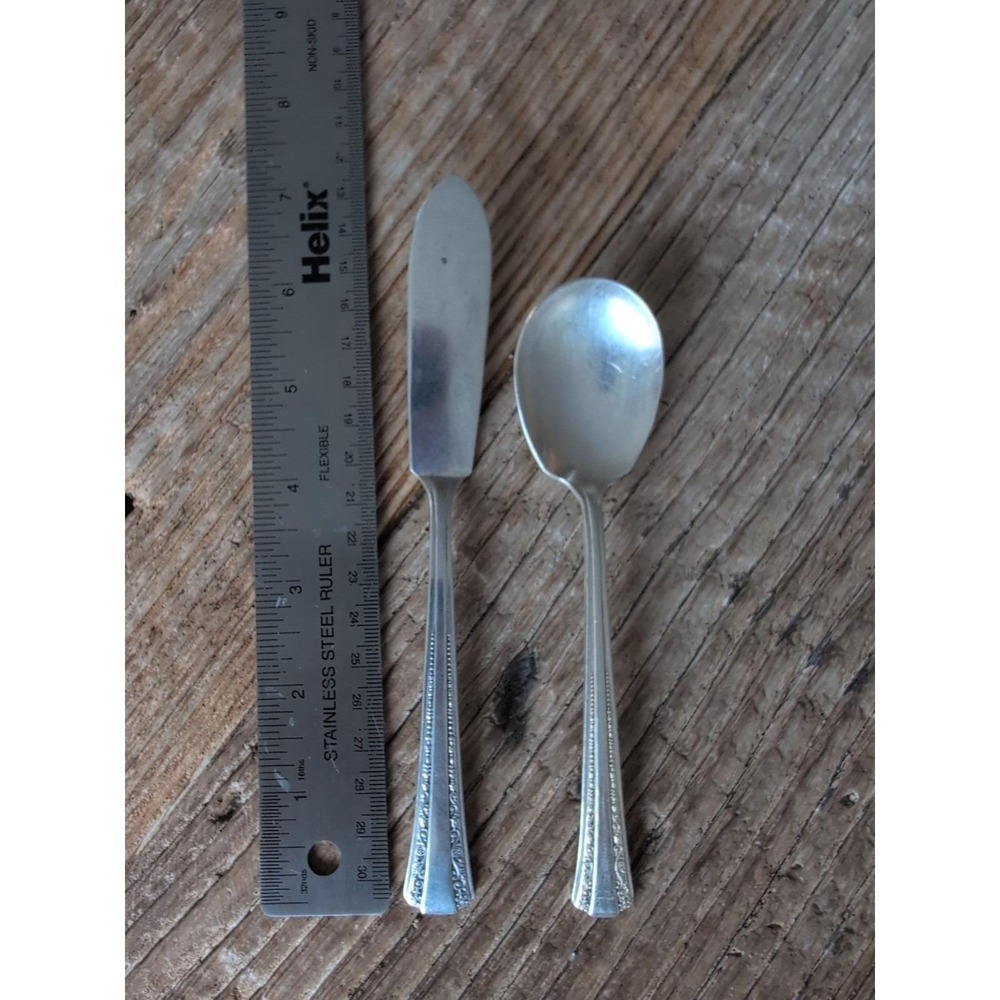 Rogers International Deluxe Silverplate Gracious 1 Butter Knife 1 Soup Spoon - Picture 13 of 13